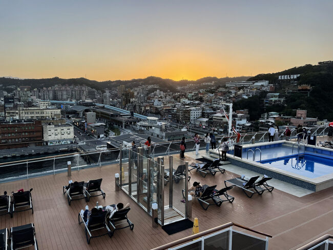 台湾の自力観光の旅が無事終了できて安堵の気持ちです。<br />それにしても船から見る基隆の街は美しかった。