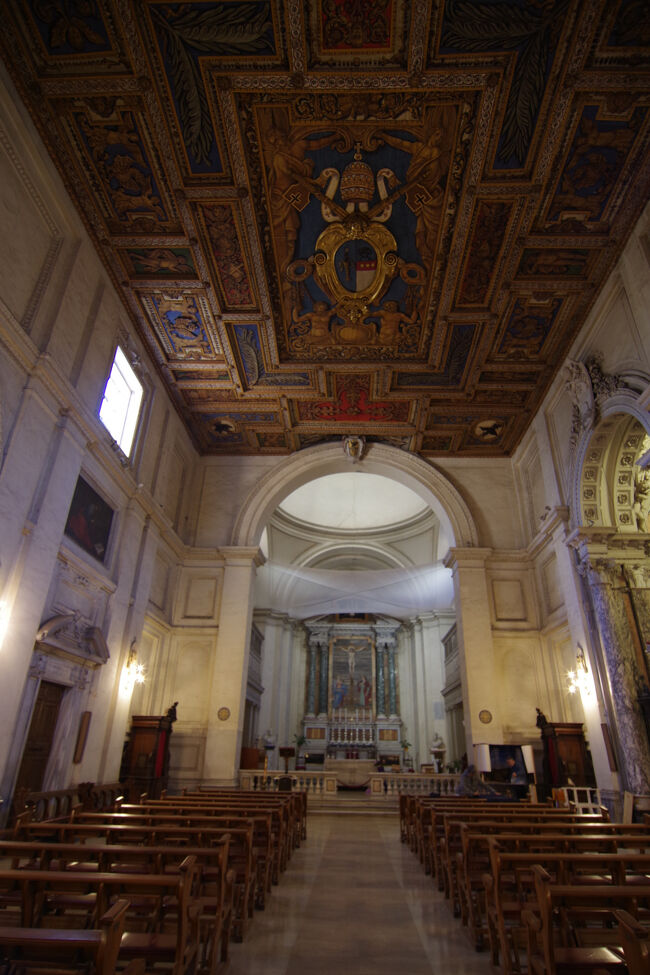 サン・セバスティアノ・フオーリ・レ・ムーラ聖堂は、アッピア街道周辺の3大カタコンベで有名ですが、残念ながらカタコンベはクローズ中でした。