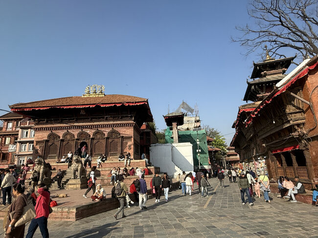 シヴァ・パールヴァティー寺院、外国人旅行者よりネパール人旅行者の方が多い感じ