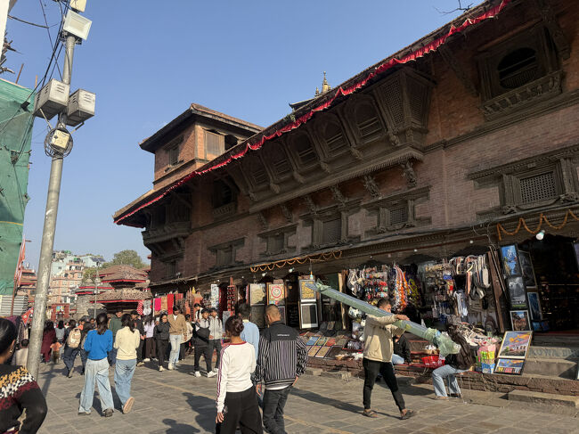 お土産屋は沢山あるけど皆さん素通り