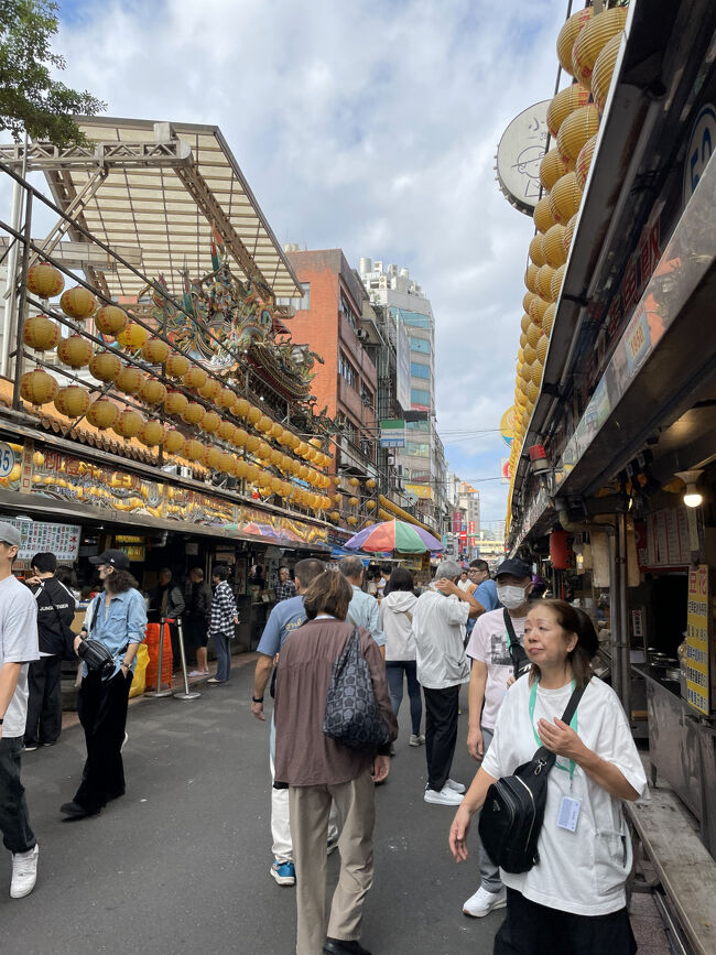 夜だと提灯が美しいだろうなと、想像しながら歩きました。