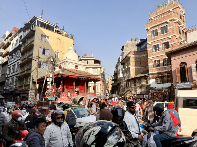 インドラチョークまで戻りました、平日でも一日こんな感じなのかな