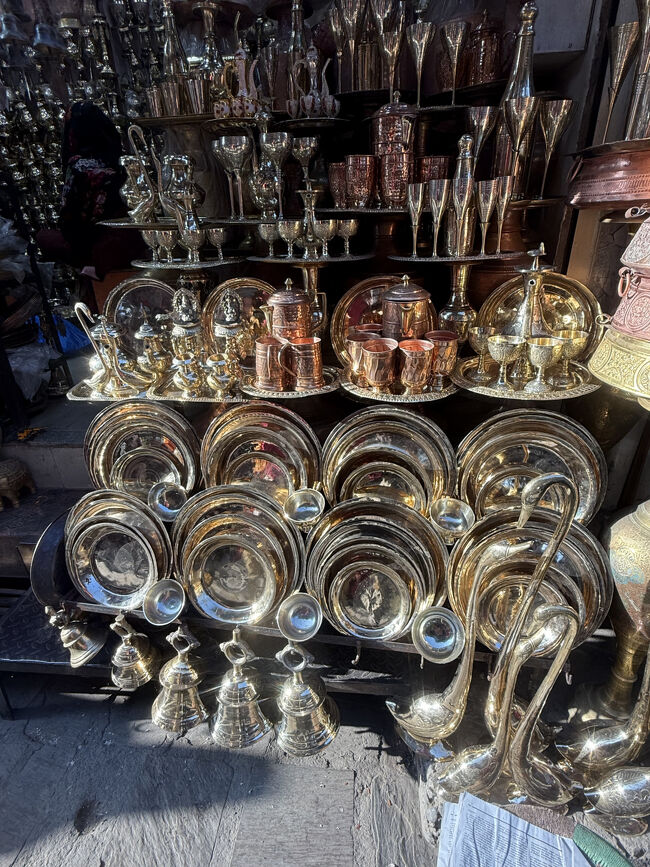 ダルバート用はサイズが色々ありピカピカです