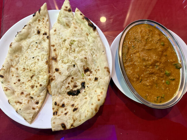 ガーリックナン150ルピー：160円、ミックスベジカレー195ルピー：208円のどちらも美味しかったなぁ