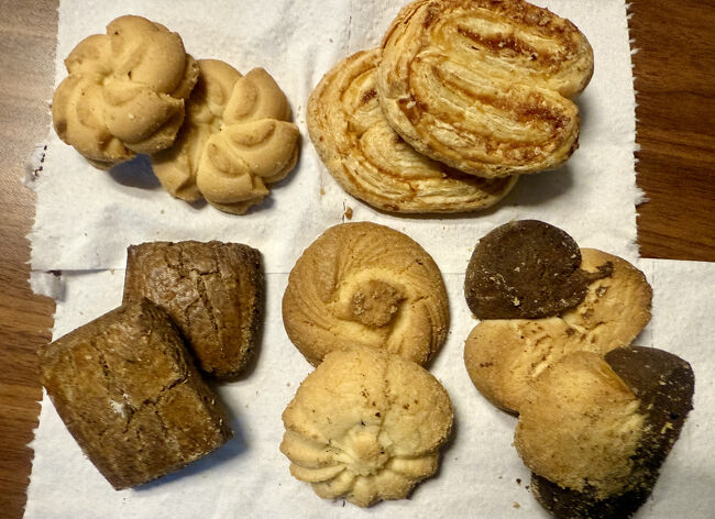 こんな素朴な焼き菓子を買ってみました