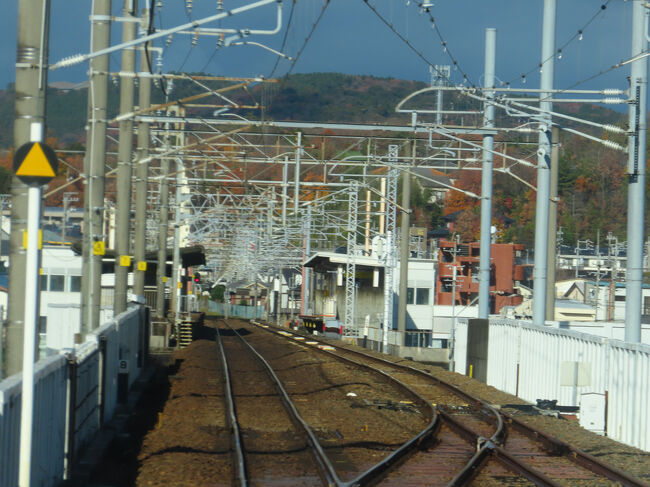 この路線も高架区間が多かった。電化してるので、わさわさいっぱいあって風景としてこんな感じに。