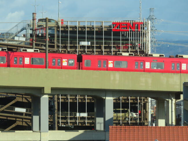 14:08、名鉄電車がすぐそばに。