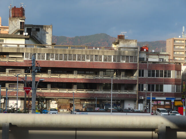 蒲郡駅前の廃ビル。