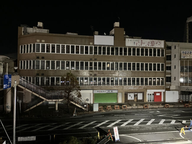 富士駅北口側の廃ビル。現在再開発計画が進行中。