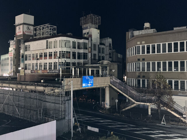 日が暮れるとゴーストタウン感が増し増しです。