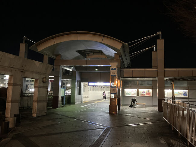 反対側の南口。こっちも暗い。