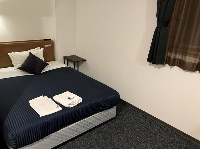 正方形の区画のためか、実寸以上に広々感ある部屋。