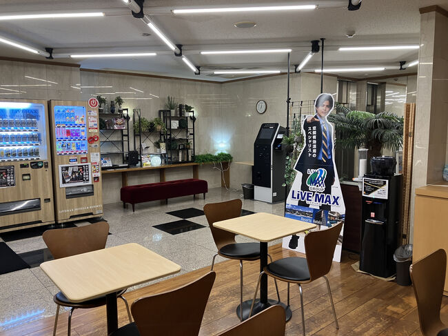 買い物終えてホテルに戻って来ました。ロビーはこんな感じ。