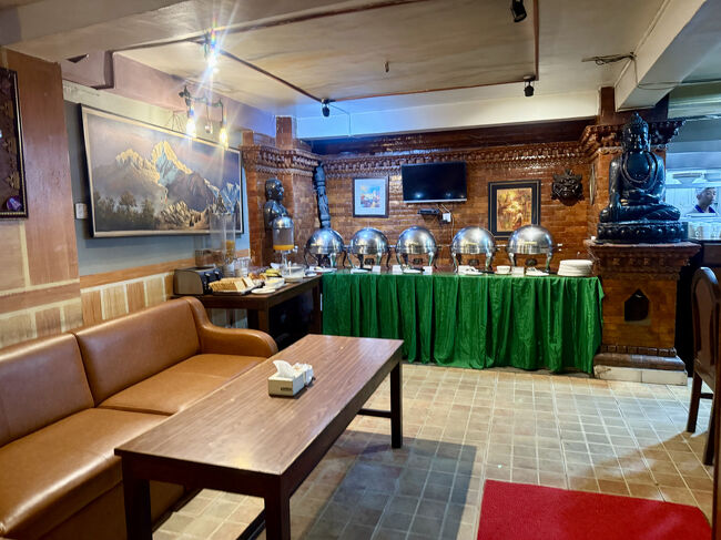 7:15 ホテルに戻り朝食ブッフェは、一番乗りでした