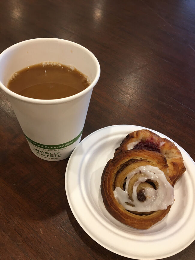 コーヒーとペイストリィを頂きながら、１時間のおしゃべりタイム