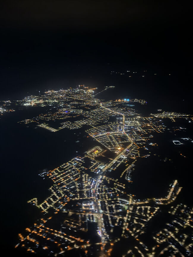 21:10 (ネパール18:55)クアラルンプール着(1時間遅れ)、着陸前の街明かりが綺麗でした