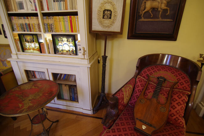 7箇所目はMario Prazの家。Boncompagni Ludovisiと同じく、もとは家を利用した小さな博物館ですが、むしろイタリア人の家の中を見ることはなかなかできないので新鮮さがありました。中はイタリア語のガイドツアーだったので説明はほとんどわかりませんでしたが。。。