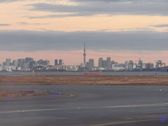 今回は長女との２人旅。
６:４０羽田発のソラシドエア。