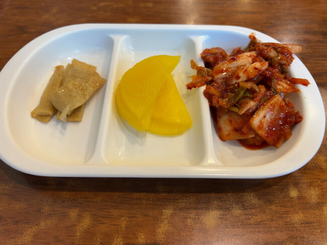 　キムチとたくわんとはんぺんのような練り物