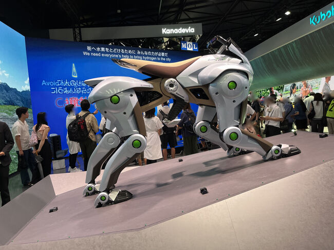 複数の日本企業による総合ブース。「人類の進歩と調和」をテーマにした1970年の大阪万博のような未来を感じることができ、万博らしさがありました。<br />