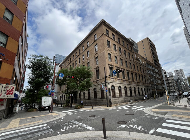 国の重要文化財の綿業会館。ここも、たまに見学会が開かれているそうなので、いずれまた。