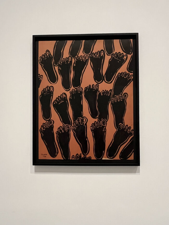 やっと本来の目的地。エスパス・ルイ・ヴィトンにきました。心斎橋のヴィトンの裏手にあるギャラリーです。<br />草間彌生の展覧会をやっているのです。無料で見れます（2026年1月12日まで）。<br /><br />「無題(足) / UNTITLED (FEET) 1964年」