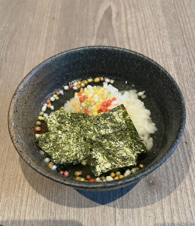 お茶漬けもいただきました。洋食より和食メニューが充実です。