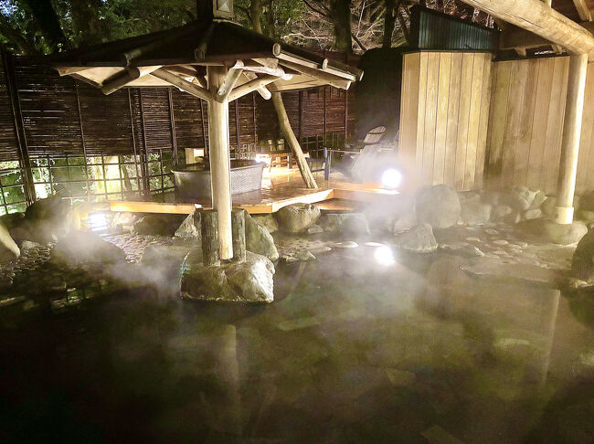 「星の湯」の「露天風呂」。写真右奥が「星サウナ」です。