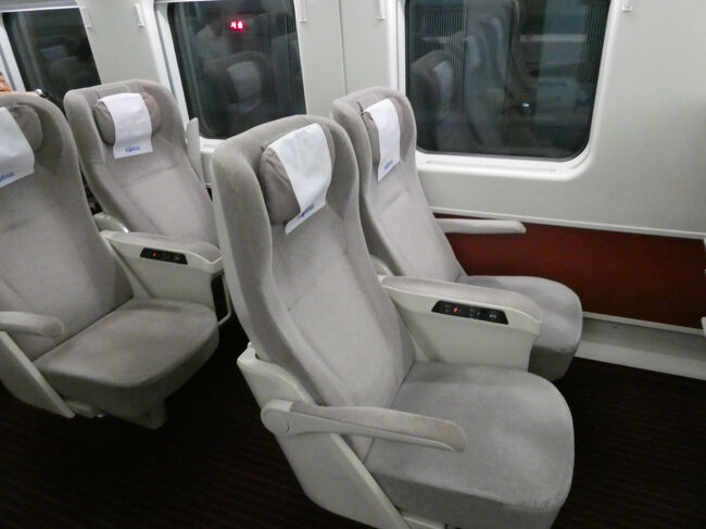 　2+2列シートですが、一般室よりゆったりしています。