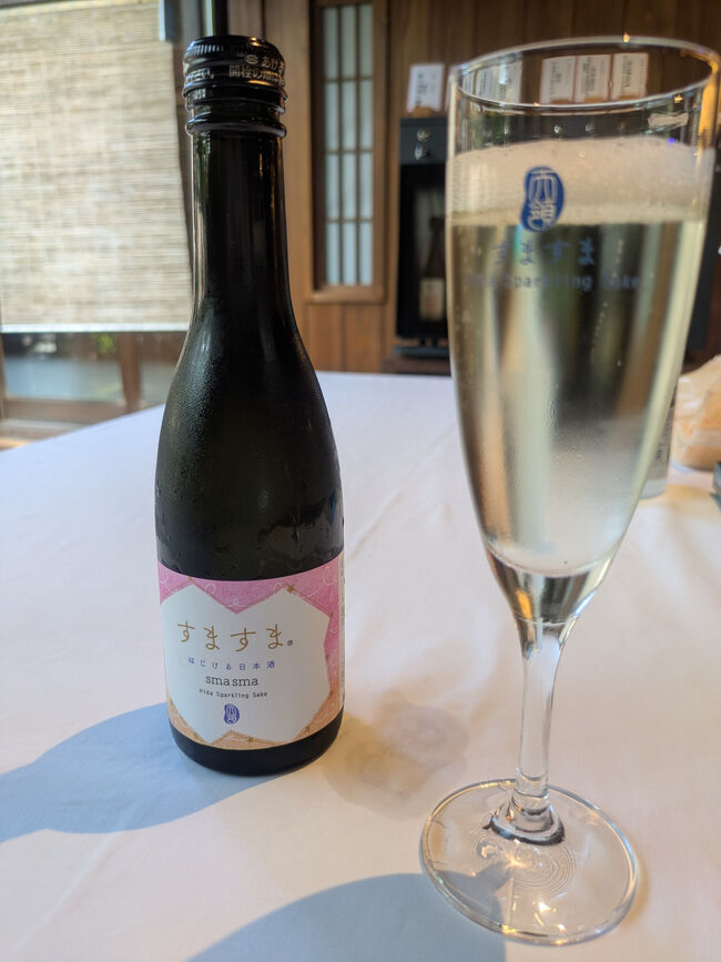 まずは歓迎の一杯。