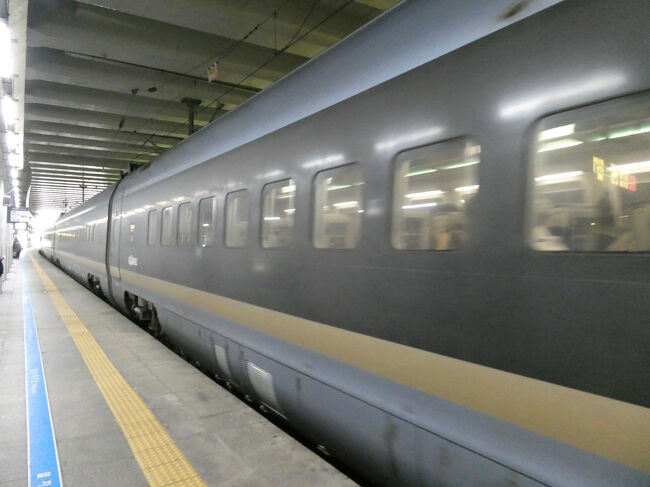 　いまのところ、この1編成だけの運用のようで、平日は幸信－釜山－ソウルと1往復ののち、湖南高速線の龍山－光州松汀を往復する運用になっています。<br />　週末は、釜山2往復の運用です。