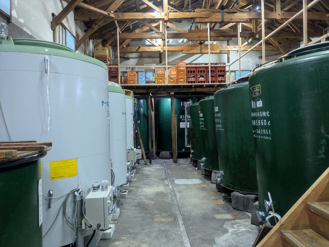 タンクが並ぶ。