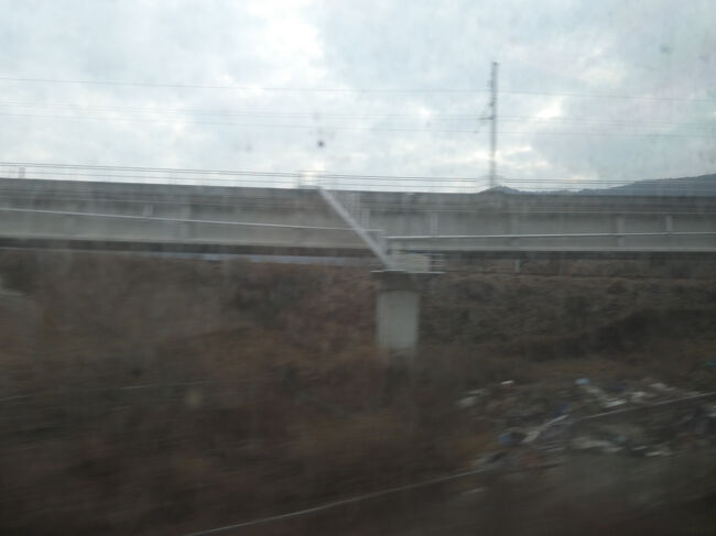 　この列車は東大邱駅を出ると、京釜高速線から京釜線に移ります。