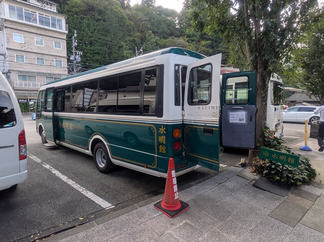 シャトルバスで