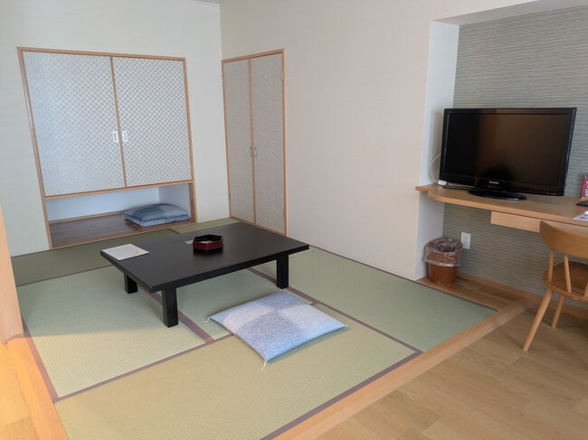 部屋に入って、