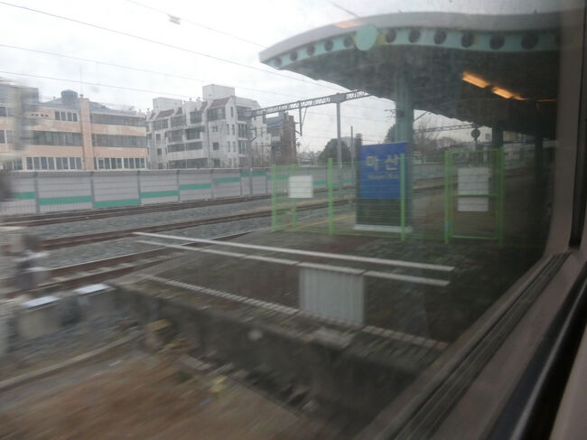 　昌原駅に停車します。