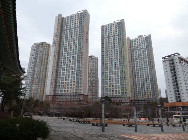 　晋州駅前、この駅は2012年10月に慶全線の複線化により郊外に移転してきました。<br />　