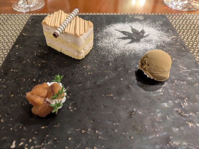 マロンケーキとほうじ茶のアイスクリーム