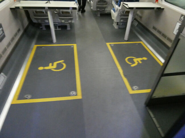 　車いすスペース