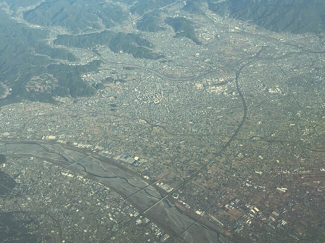 　大井川下流付近、飛行機の真下に静岡空港があるはずです。