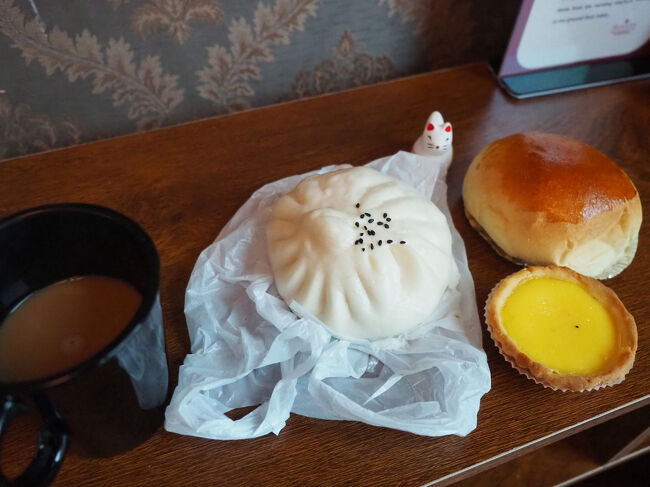 この日は曇時々雨。朝方は雨が降ってましたわ。そんな中朝食を買いに出かけました。