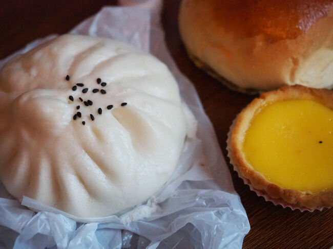 パン屋さんでエッグタルトと他もパンを買い、ホテルでいただくことに。全て美味しくいただきました。