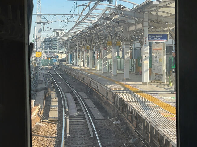 　旧の駅ホームを通り過ぎて