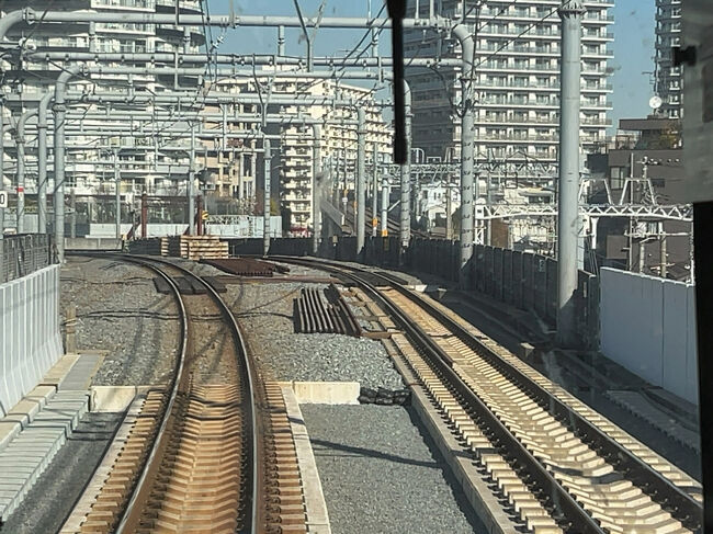 　東京メトロ半蔵門線から乗り入れている東武押上駅からの線路と合流します。