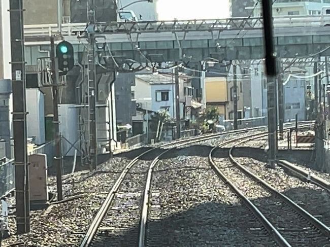 　右にカーブして