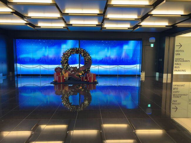 　モノレールを羽田空港第3ターミナル駅で下車して、羽田エアポートガーデンへ向かいます。