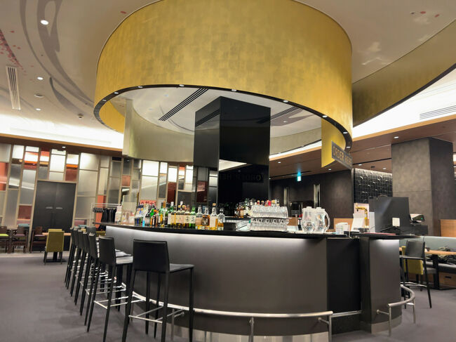　バーコーナー、そういえば、羽田空港ANAラウンジにバーラウンジあるのを失念していました。あまりに広すぎて(笑)<br />　次回利用する機会があったらぜひ