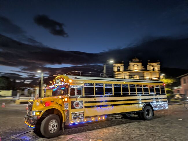 次は、ワシントンからグアテマラシティに行き、<br />アンティグアへ<br /><br />アンティグアは、オシャレで快適で、火山に行くツアーがあったり、人が優しくフレンドリーで楽しかった！<br /><br />コーヒー園に行ったり。<br /><br />そして、思い出すのは人が優しかった事。<br />ぼられる事もなく、安全だった。