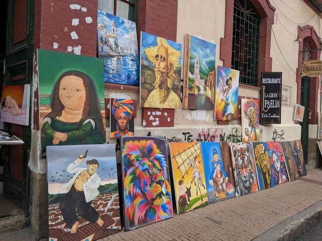 コロンビアは危ないとか怖いイメージ。<br />だけど、観光地エリアの昼間は安全だった。<br />宿の人に何時まで安全かと聞いたら「22時」と。<br /><br />昼間は大丈夫な感じ。<br />夜も観光地は人がいるから怖く無かった。<br />宿は観光地の真ん中にあり。<br /><br />人も優しい。