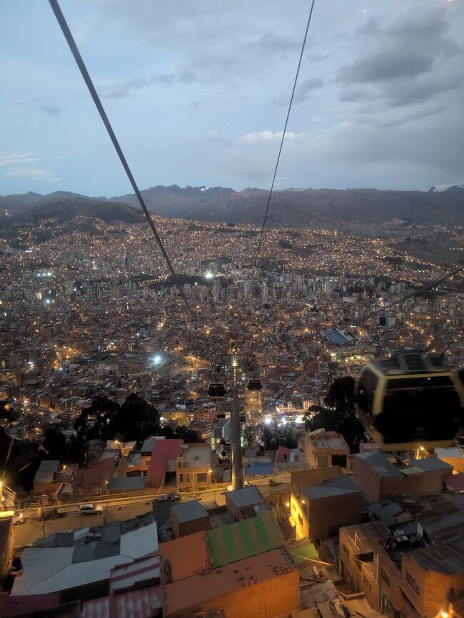 ラパス。<br /><br />ボリビアではウユニ塩湖には行かない。<br />日もない、お金もない。行きたいエネルギーもない。<br /><br />ロープウェイに乗りたい。